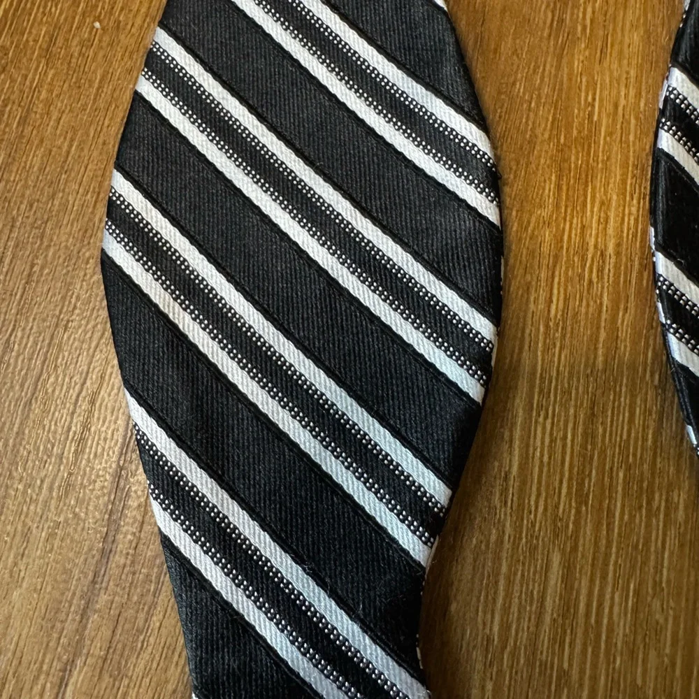 Men’s Black and White Striped Bow Tie 100% Silk adjustable